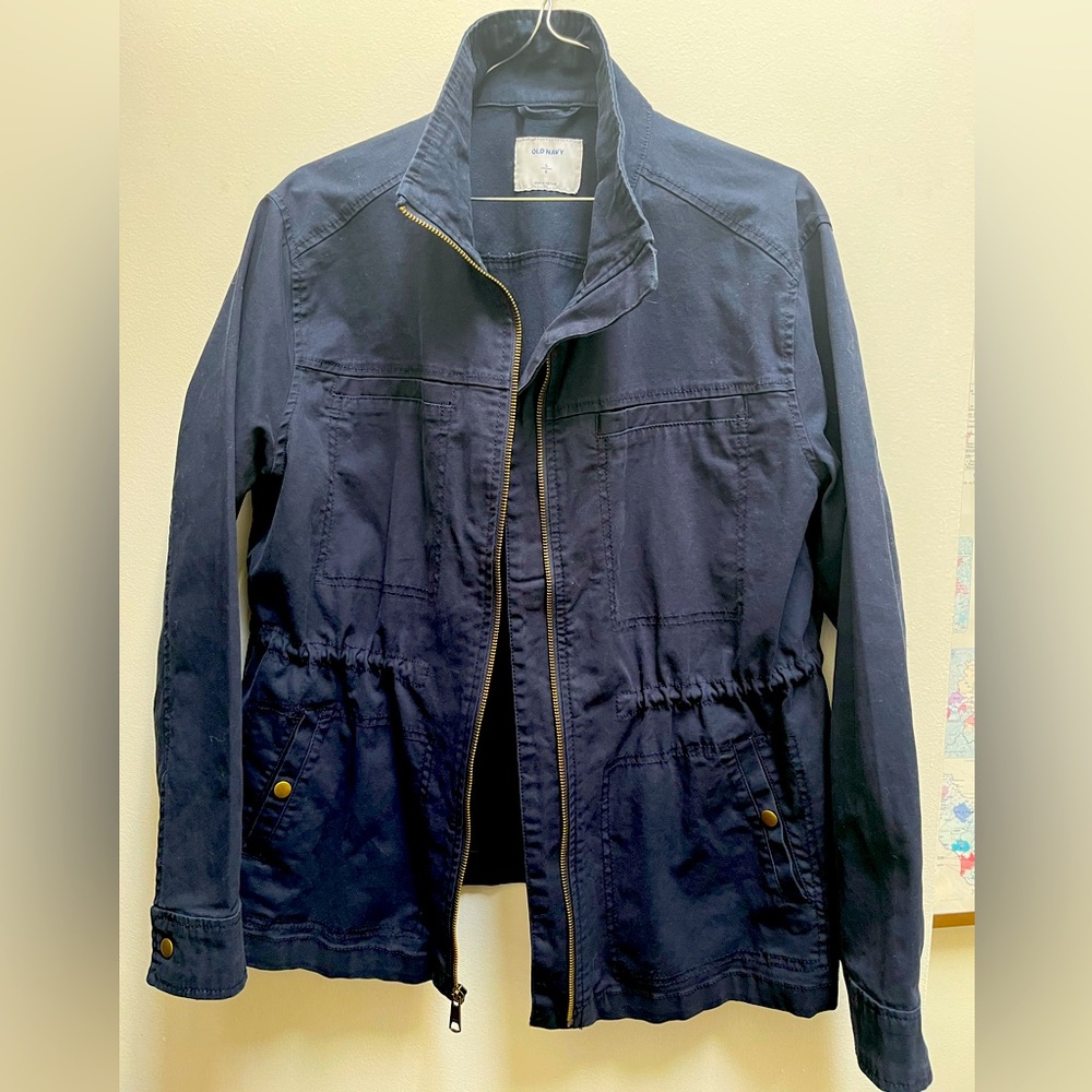 Perfect for cooler fall temperatures. Like new Old Navy canvas utility jacket